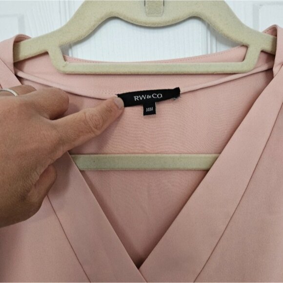 RW & CO Dress in light peach medium - Picture 2 of 3